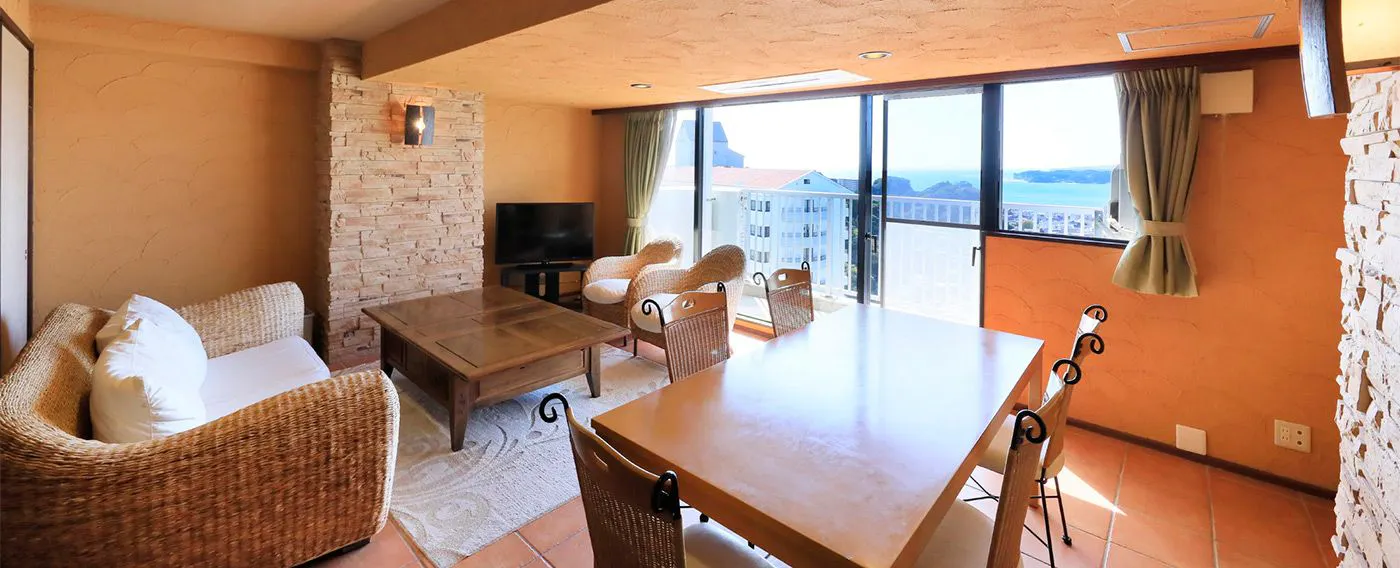 ห้องพักทุกห้องมีวิวทะเลและมีห้องนั่งเล่น