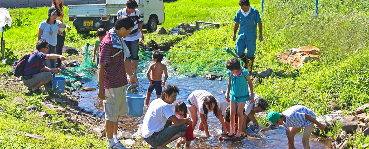 จับปลาด้วยมือ