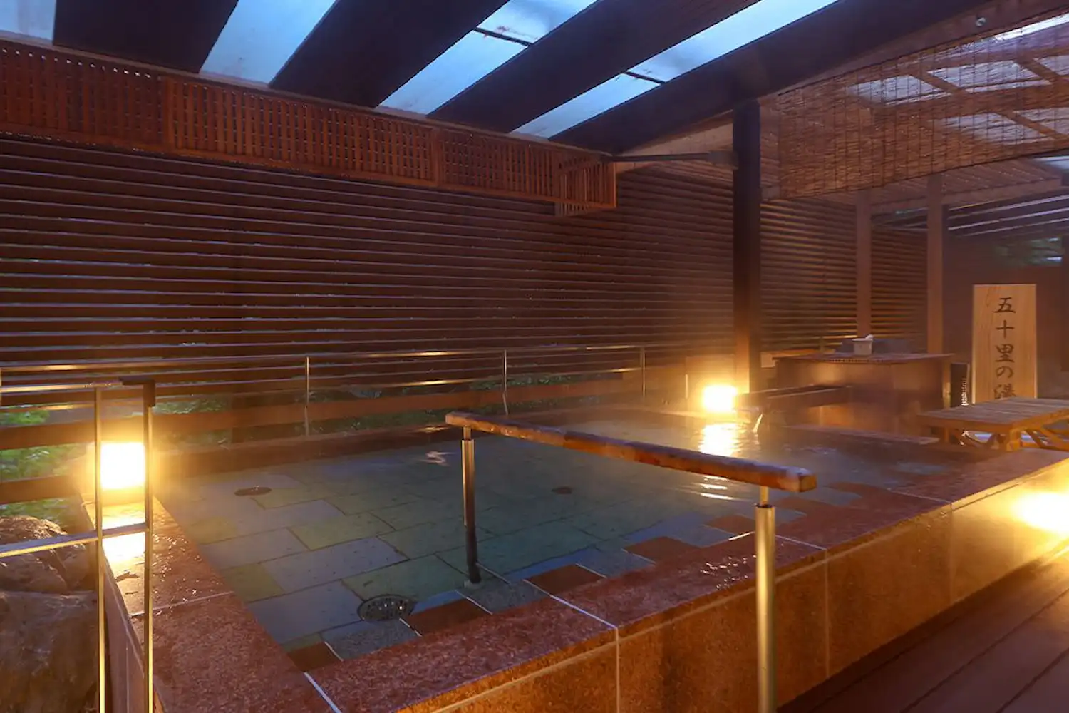 บ่อน้ำพุร้อนกลางแจ้ง