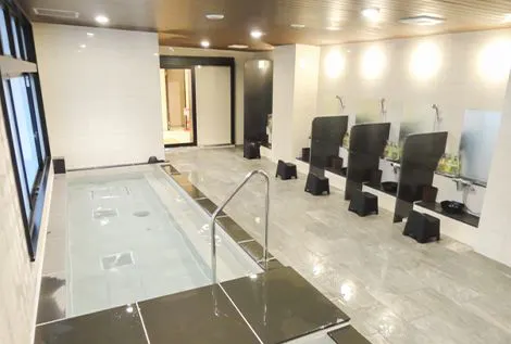 ห้องอาบน้ำรวมขนาดใหญ่