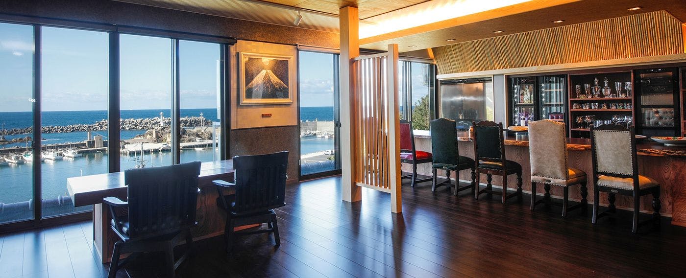 Kaigunkan: The Authentic Home of Taiza Crab - Adults Only Inn