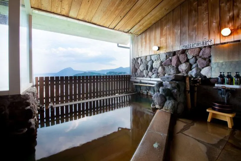 น้ำพุร้อนธรรมชาติ อ่างอาบน้ำกึ่งกลางแจ้ง