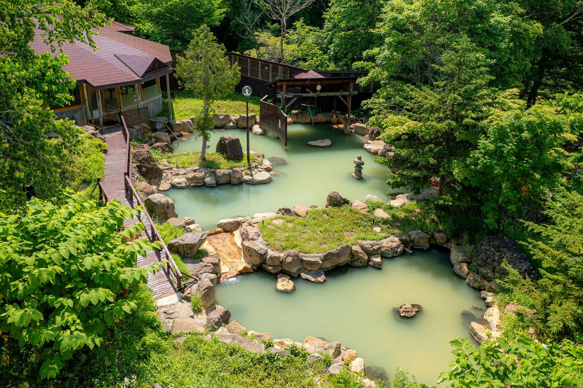 Pemandian air panas terbuka