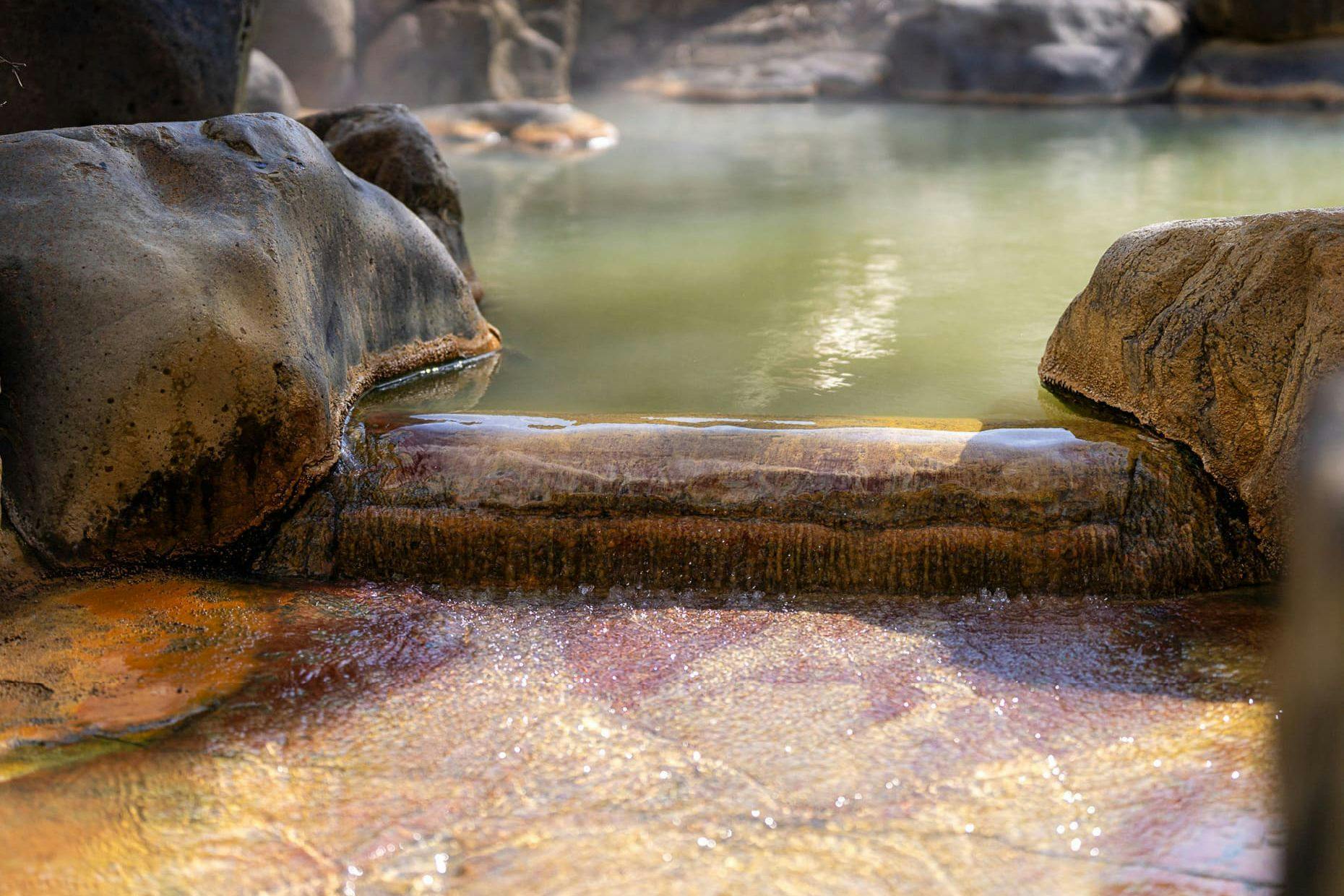 Pemandian air panas terbuka