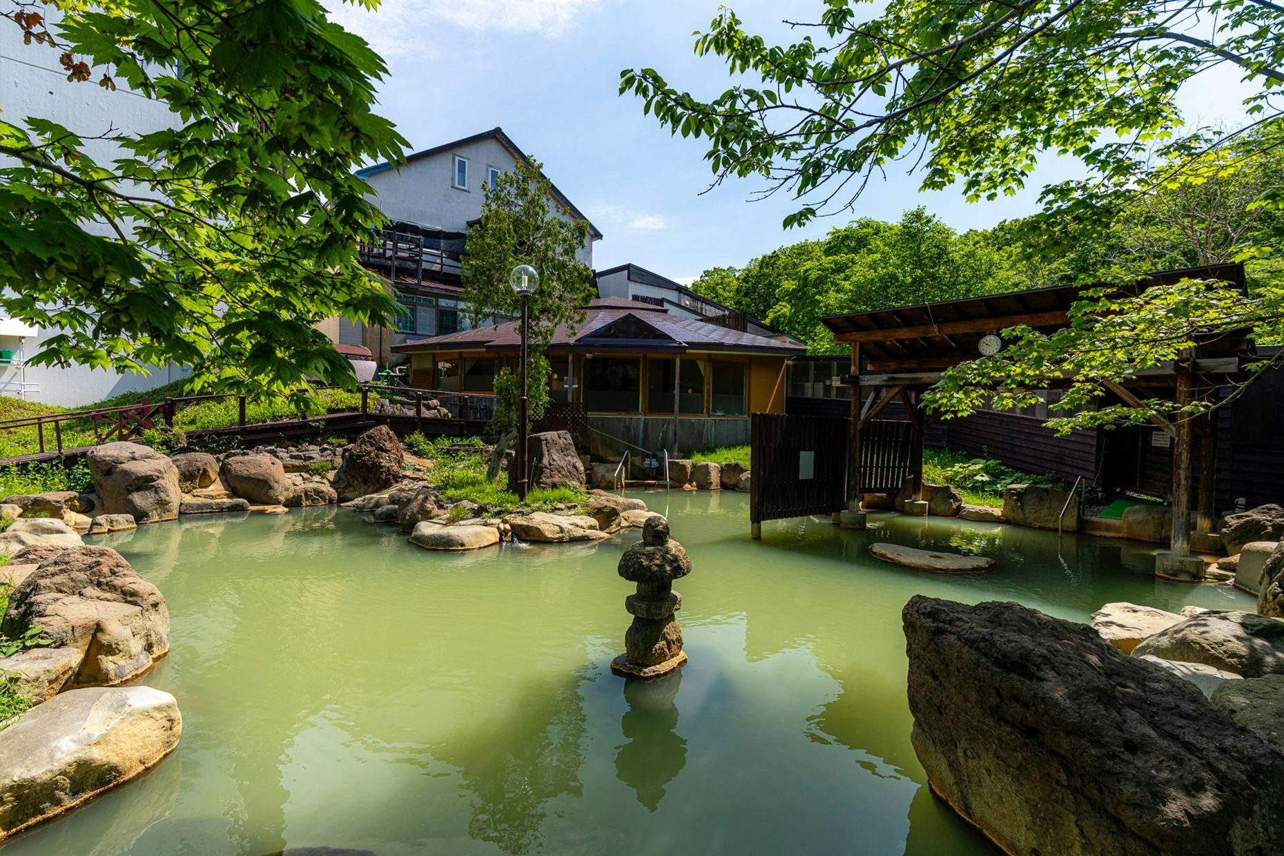 Pemandian air panas terbuka