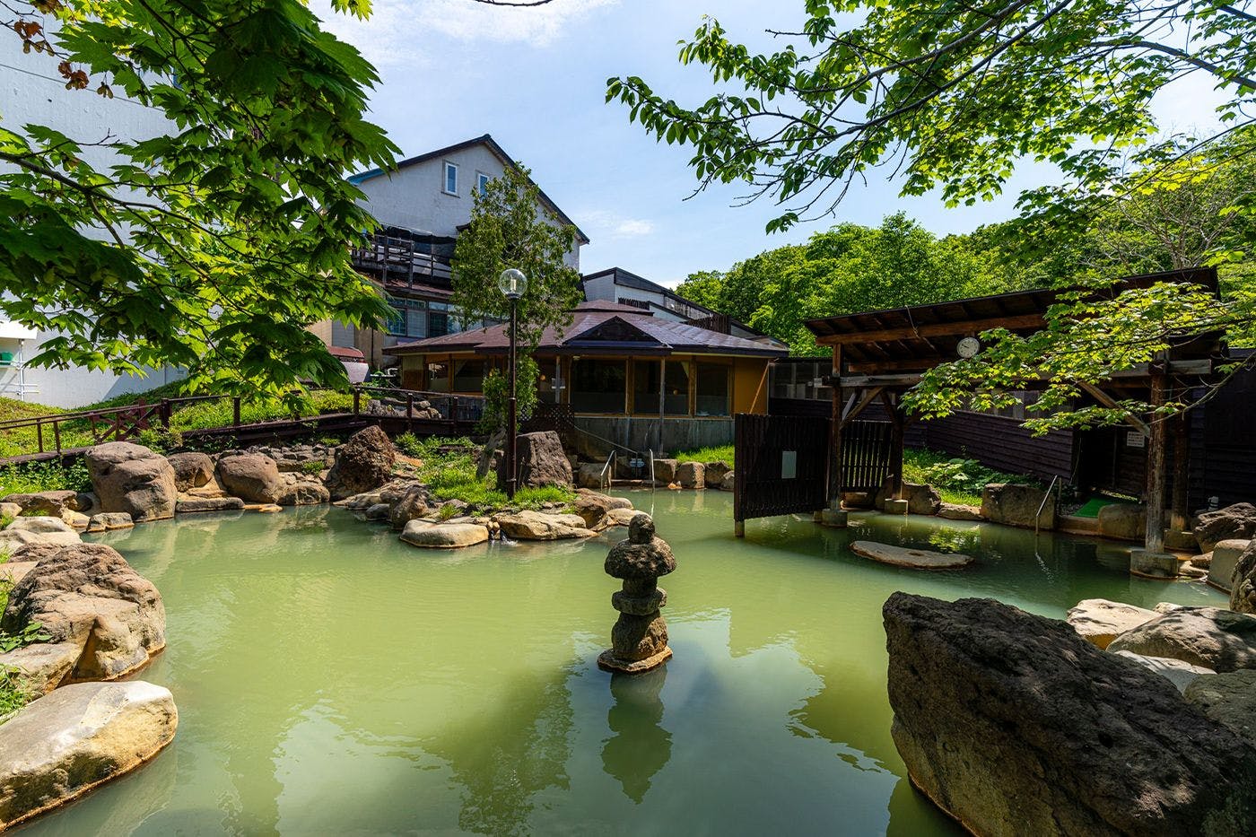 Pemandian air panas terbuka