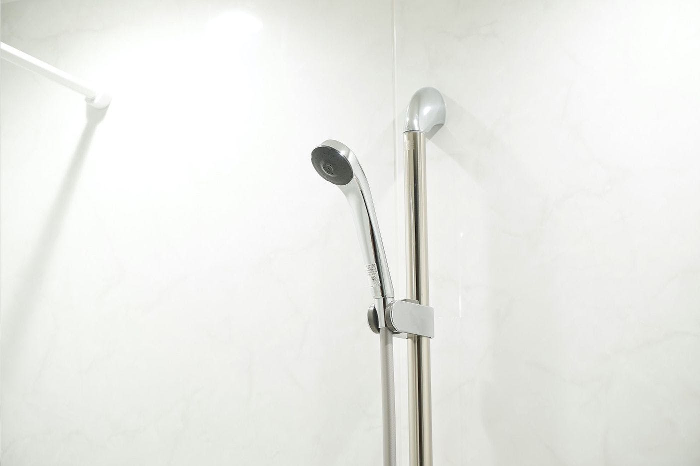 หัวฝักบัวในห้องน้ำ