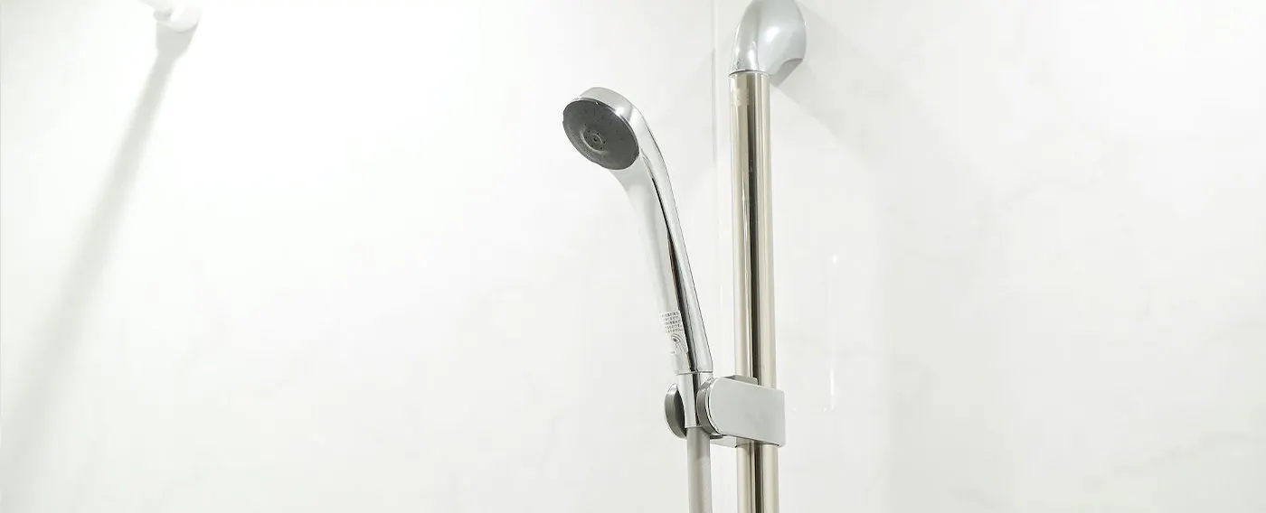 หัวฝักบัวในห้องน้ำ