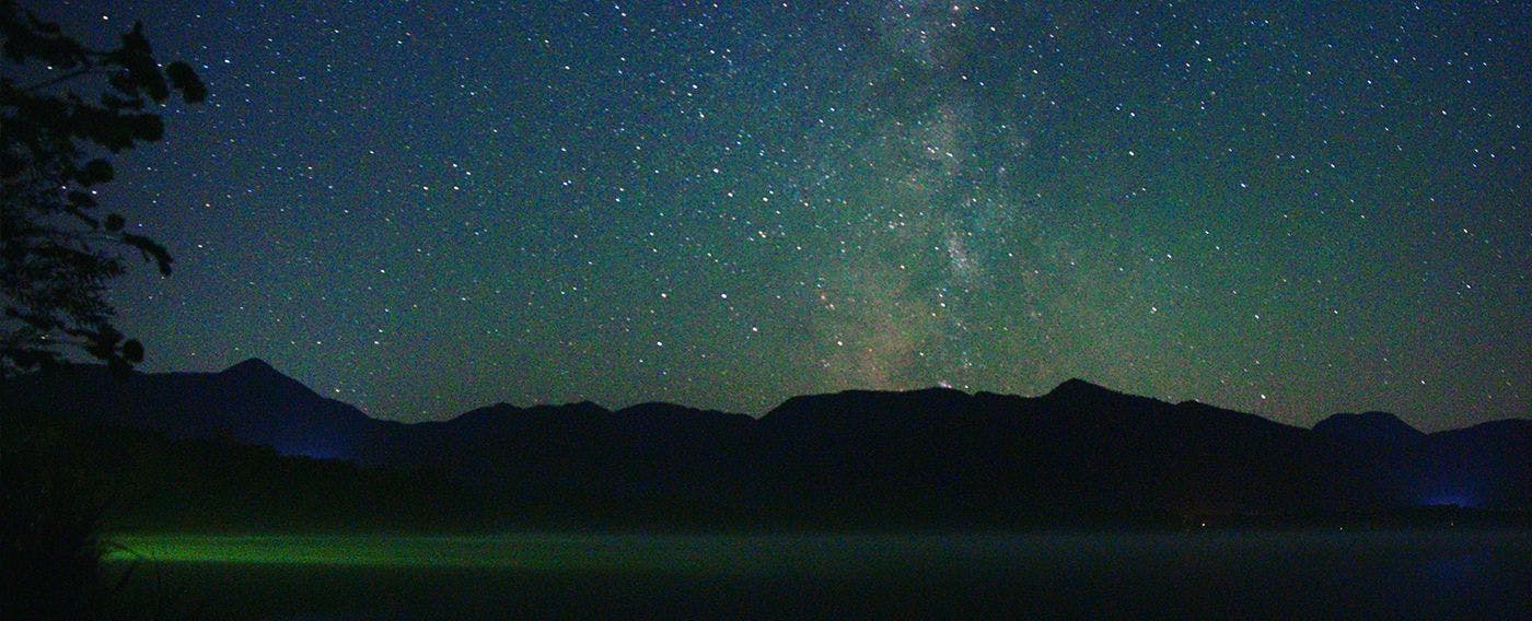 ทางช้างเผือกที่ทอดข้ามทะเลสาบคุชชาโระ