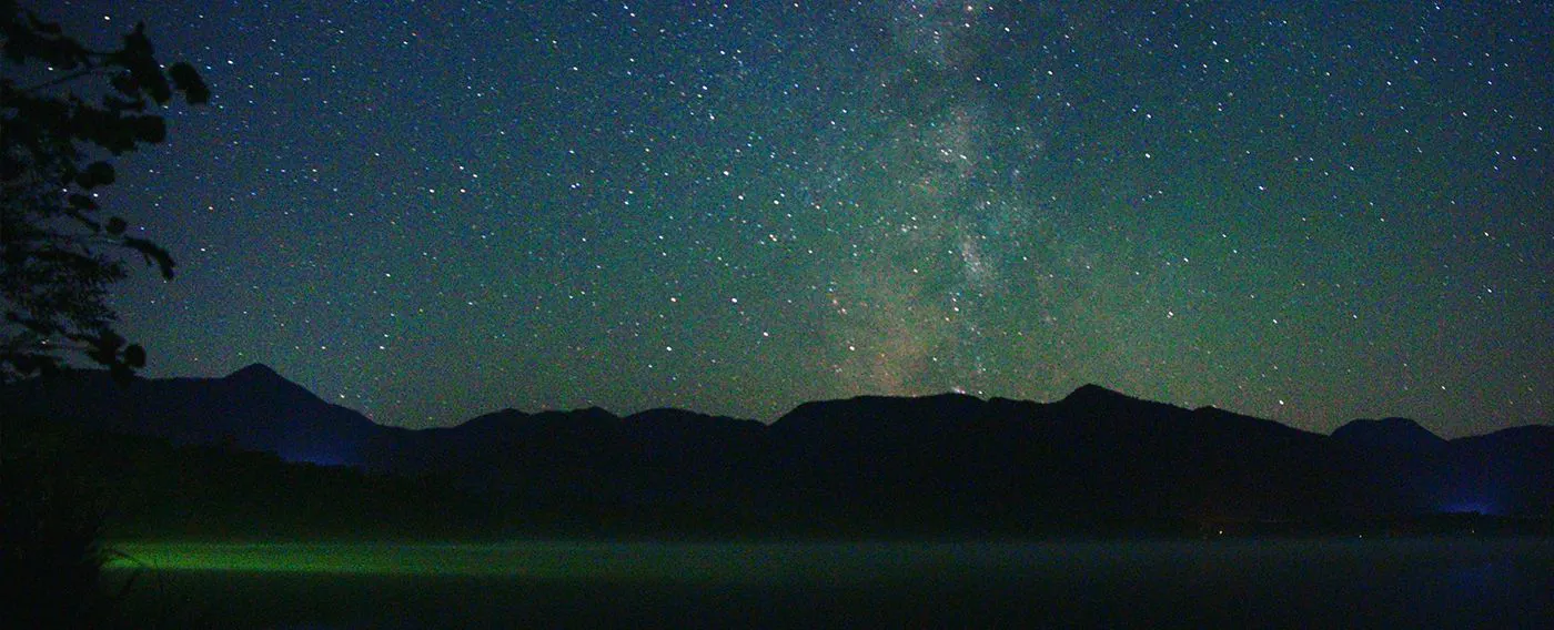 ทางช้างเผือกที่ทอดข้ามทะเลสาบคุชชาโระ