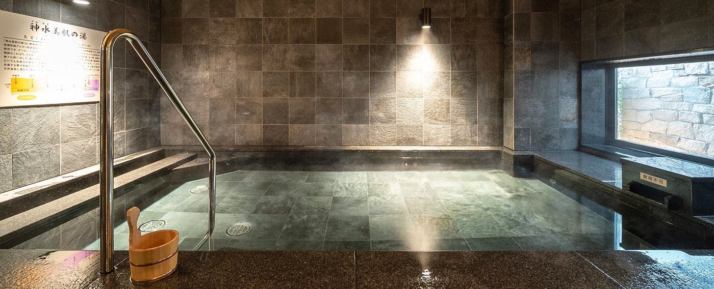 น้ำพุร้อนธรรมชาติ