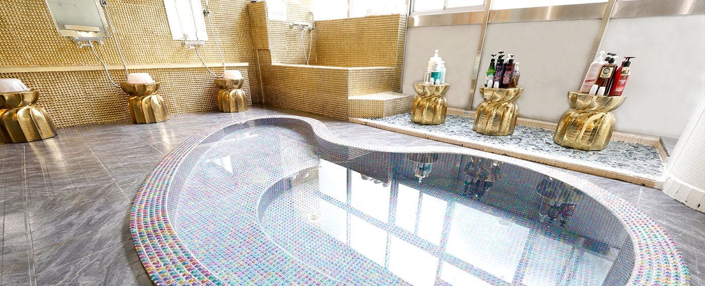 ห้องอาบน้ำรวมขนาดใหญ่