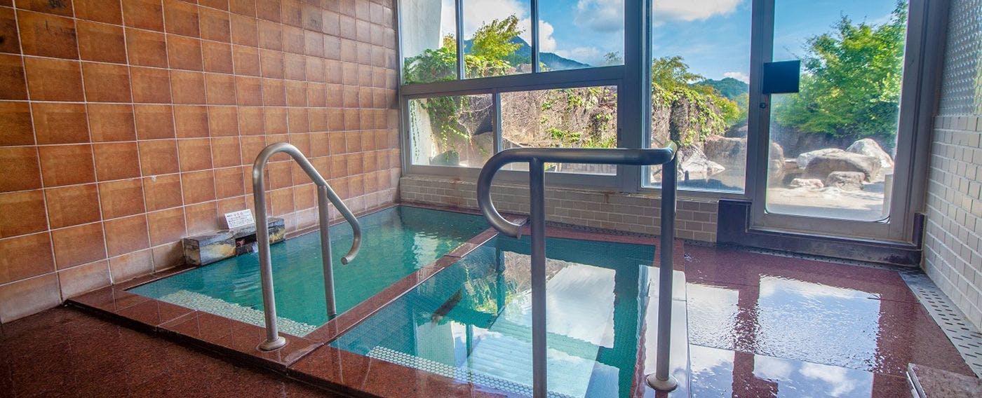 อ่างอาบน้ำในร่ม