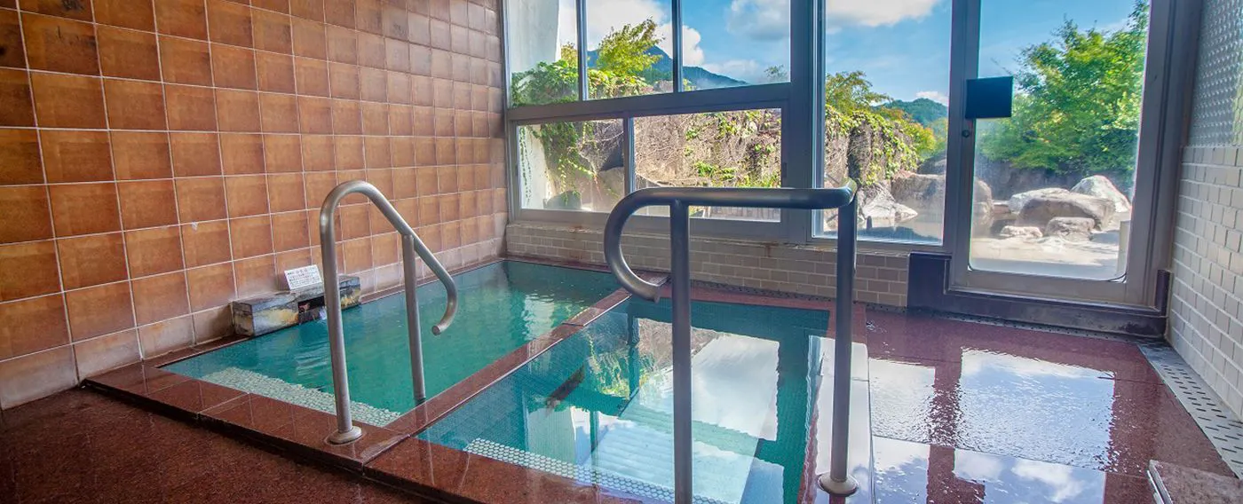 อ่างอาบน้ำในร่ม