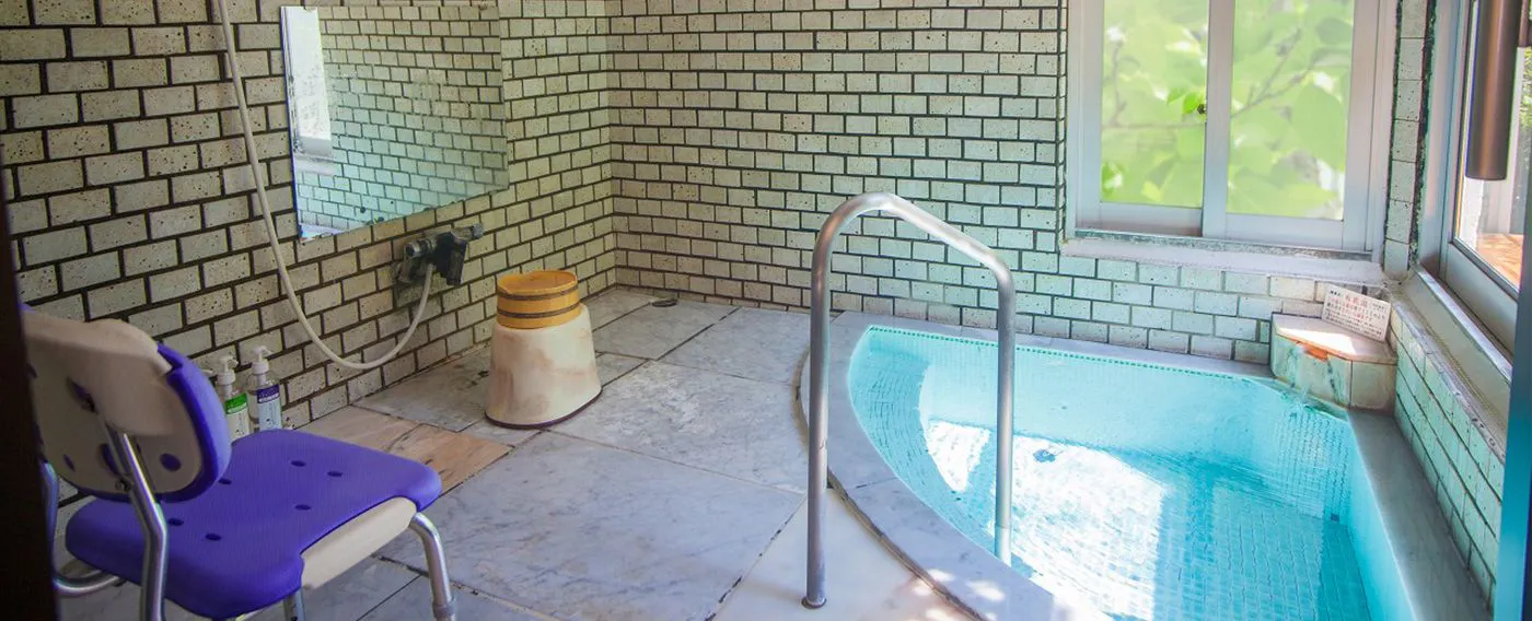 อ่างอาบน้ำในร่ม