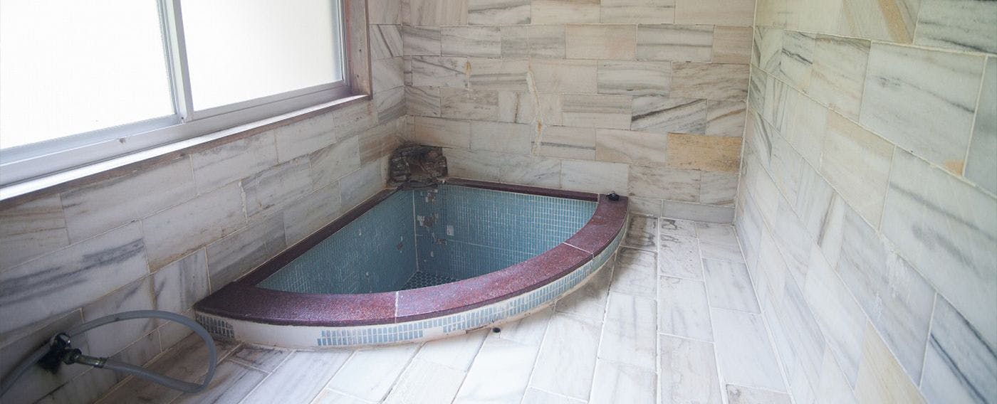 อ่างอาบน้ำในร่ม