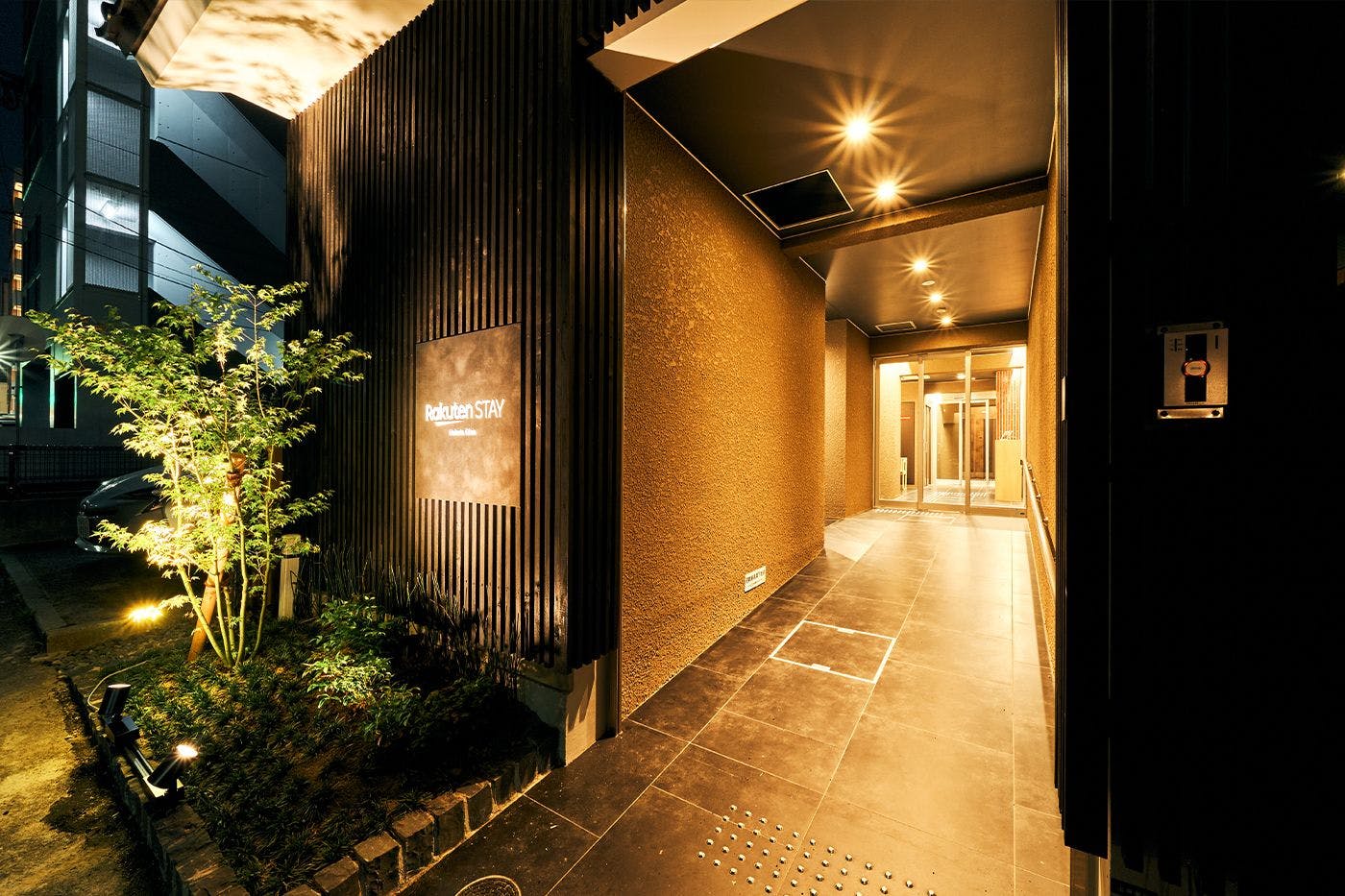 ทางเดินหน้าโรงแรม