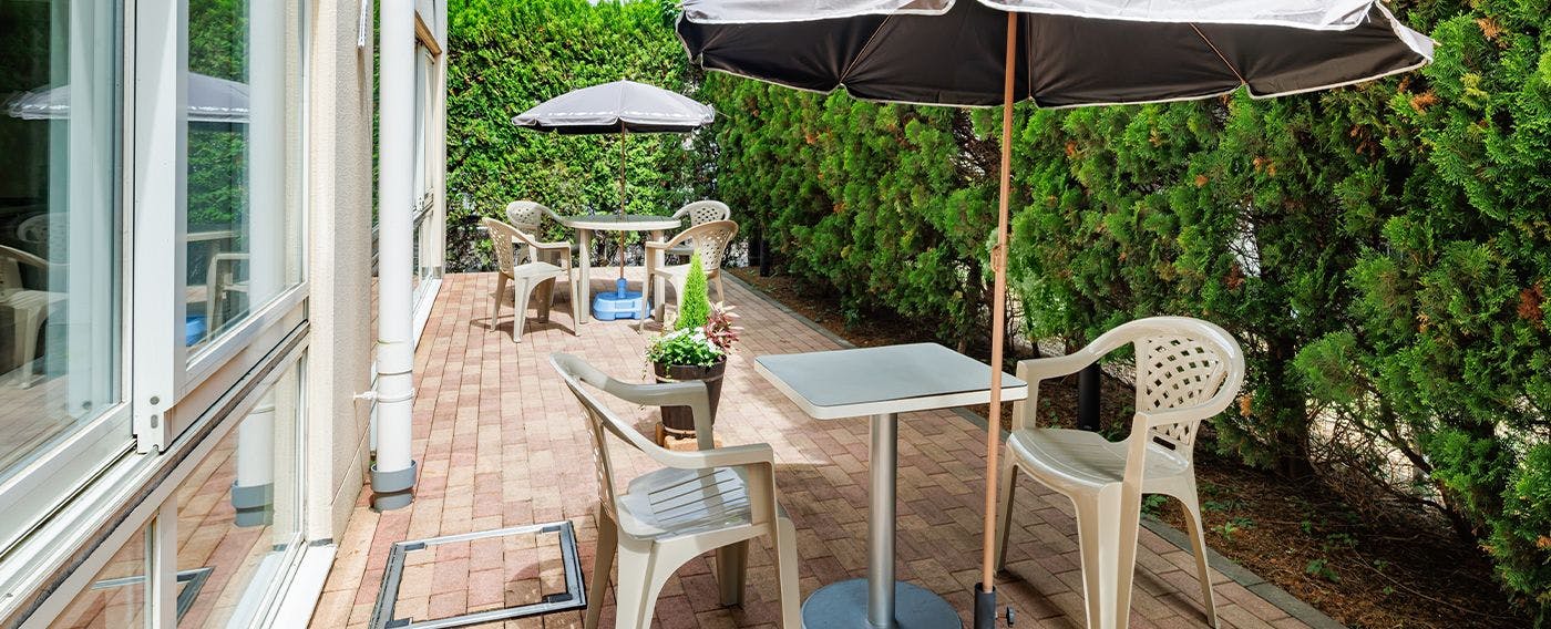 พื้นที่รับประทานอาหารเช้า ที่นั่งระเบียง