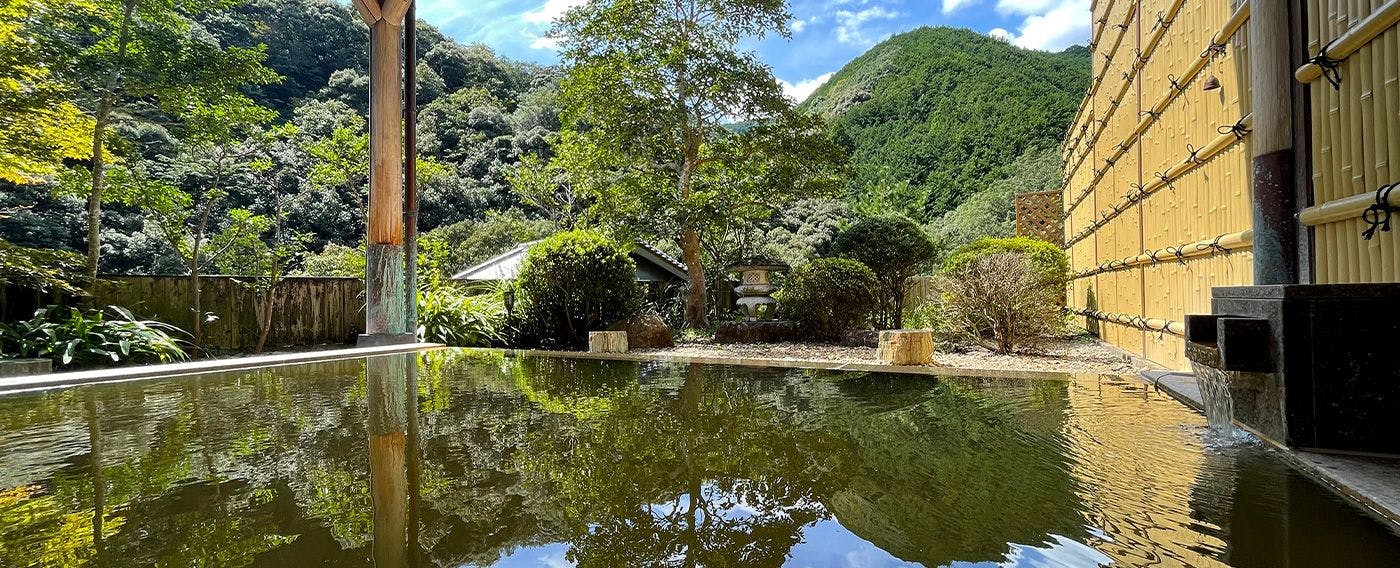 Kolam air panas terbuka