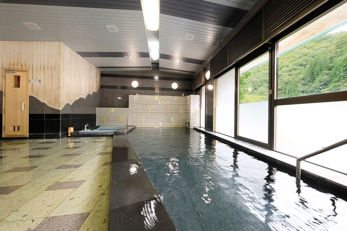 ห้องอาบน้ำรวม