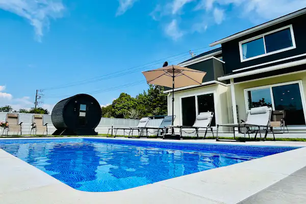 ภายนอกอาคาร สระว่ายน้ำ