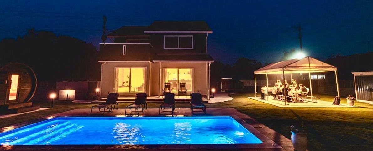 ทั้งวิลล่า (ช่วงกลางคืน)