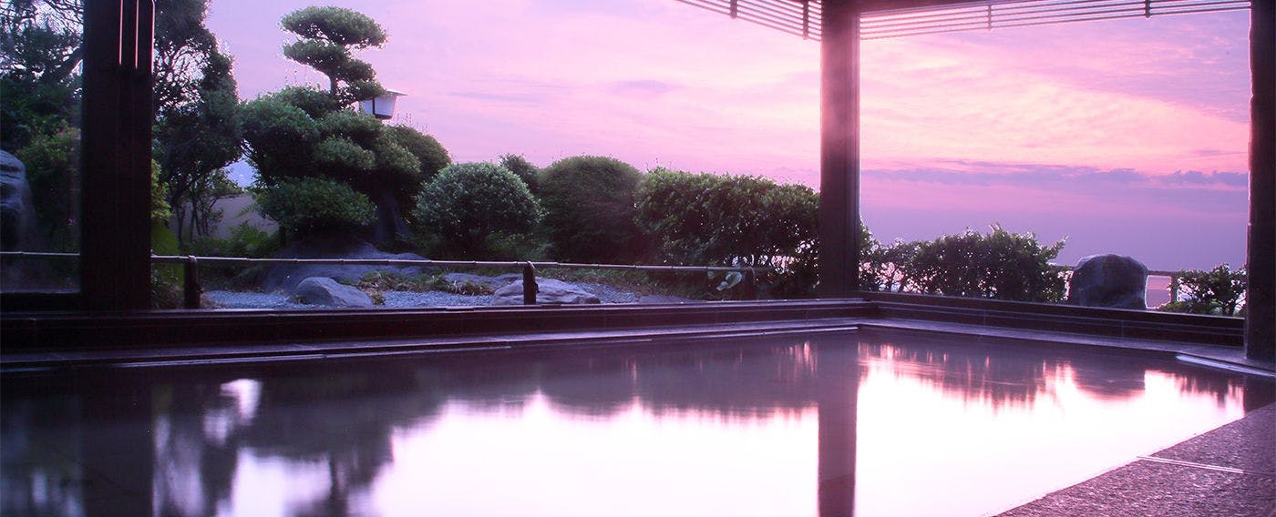 น้ำพุร้อนและอ่างอาบน้ำ