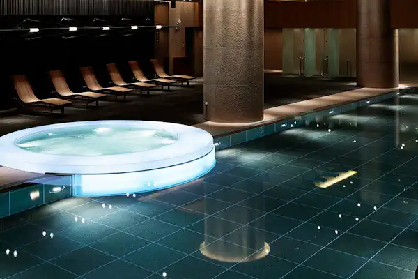 สระว่ายน้ำ