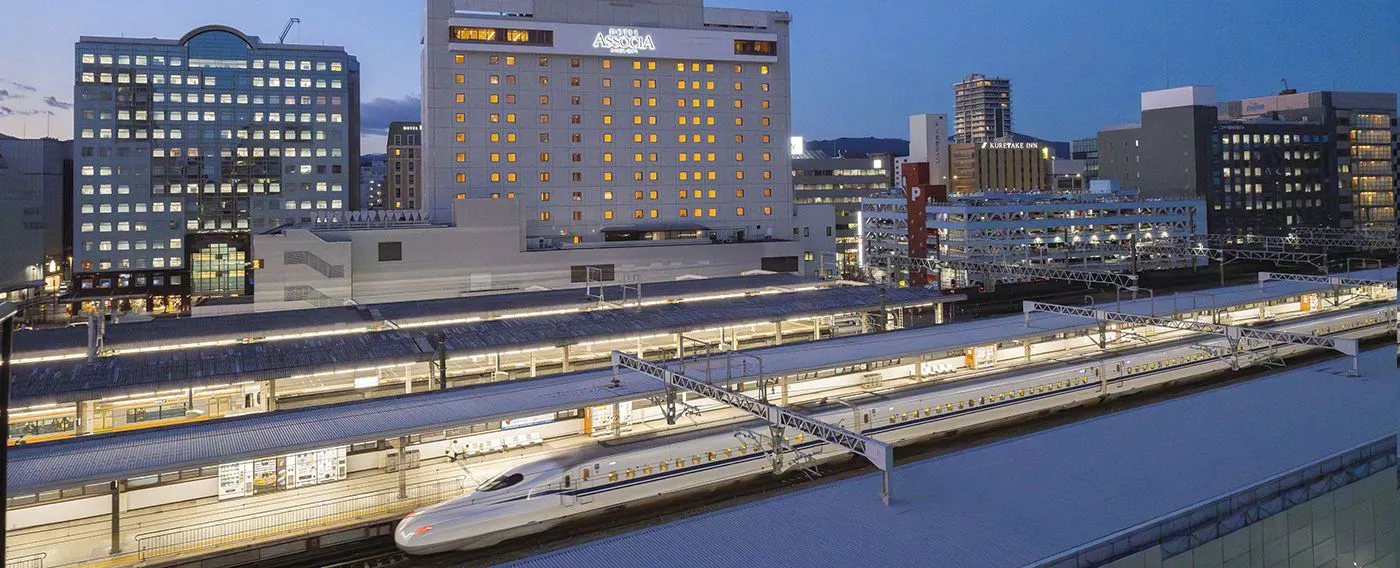 Stasiun dan Tampak Luar Hotel
