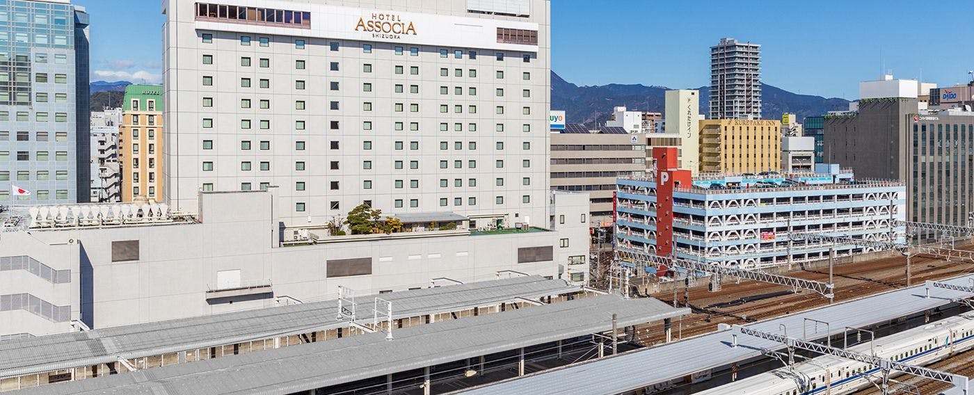 Stasiun dan Tampak Luar Hotel