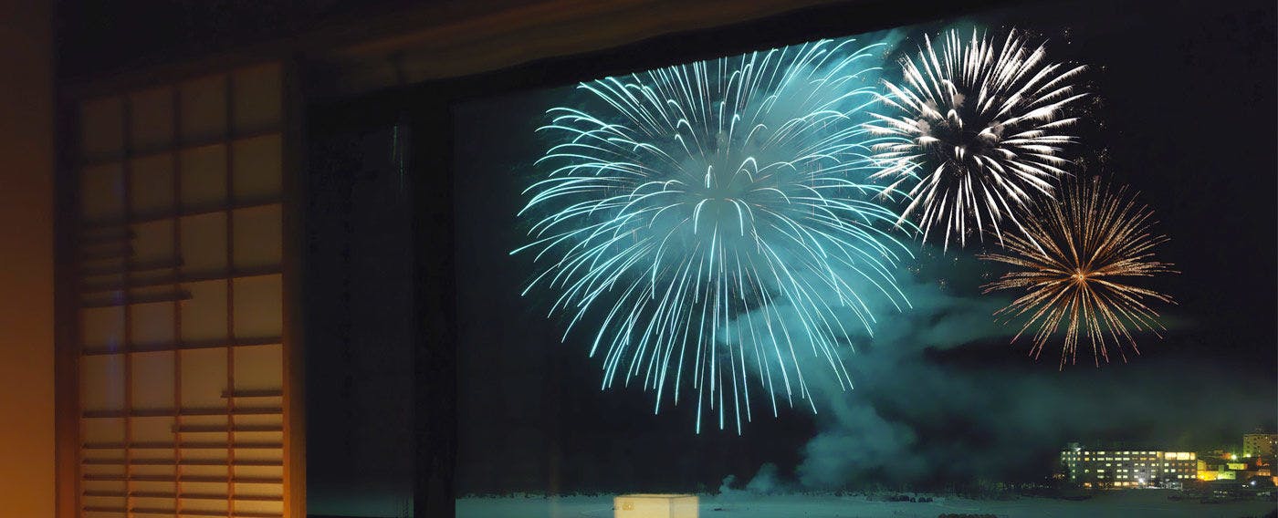別館湖側客室からの花火／冬華美