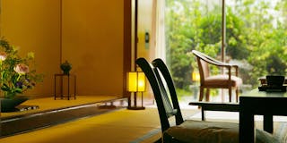 客室：畳と広縁のある和室で、ゆっくりと手足を伸ばしておくつろぎください。