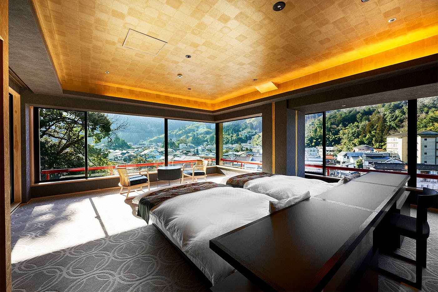 "Luxury Suite" adalah bilik yang paling luas di antara suite, di mana anda boleh menikmati pemandangan indah Misasa.