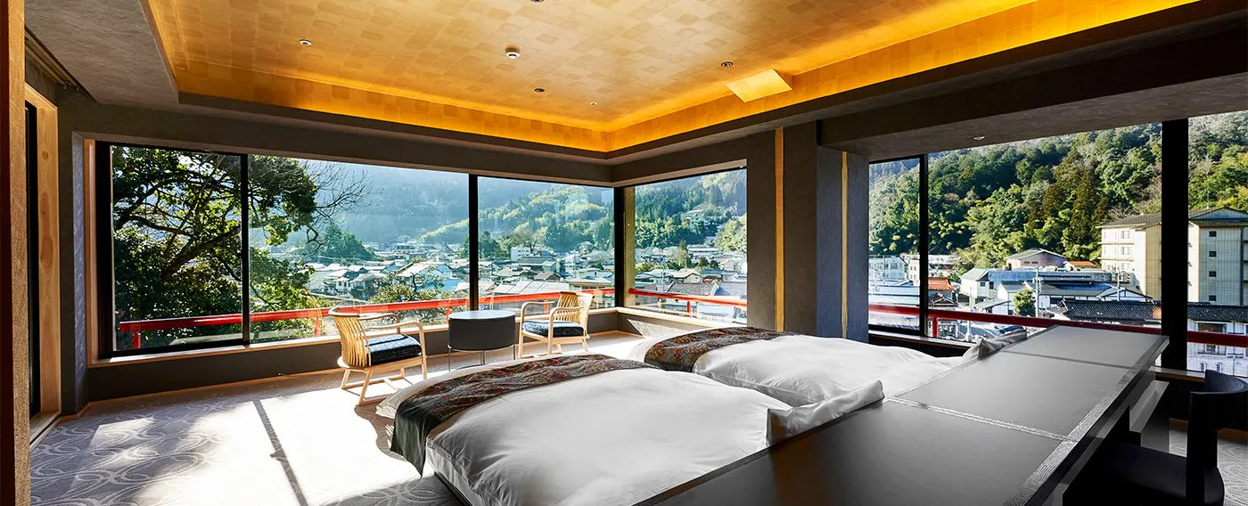 "Luxury Suite" adalah bilik yang paling luas di antara suite, di mana anda boleh menikmati pemandangan indah Misasa.