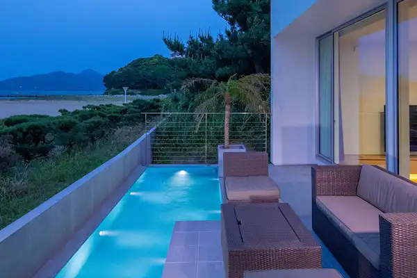 สระว่ายน้ำ