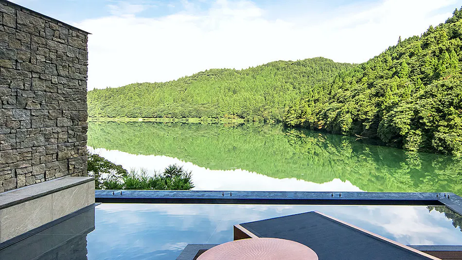 Unzen Onsen Gensen Kakenagashi & Oshidori no Ike wo Nozomu Bishoku no Yado Azumaen