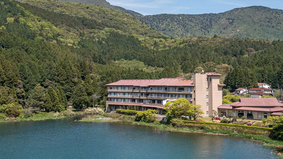 Unzen Onsen Gensen Kakenagashi & Oshidori no Ike wo Nozomu Bishoku no Yado Azumaen