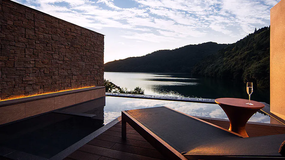 Unzen Onsen Gensen Kakenagashi & Oshidori no Ike wo Nozomu Bishoku no Yado Azumaen