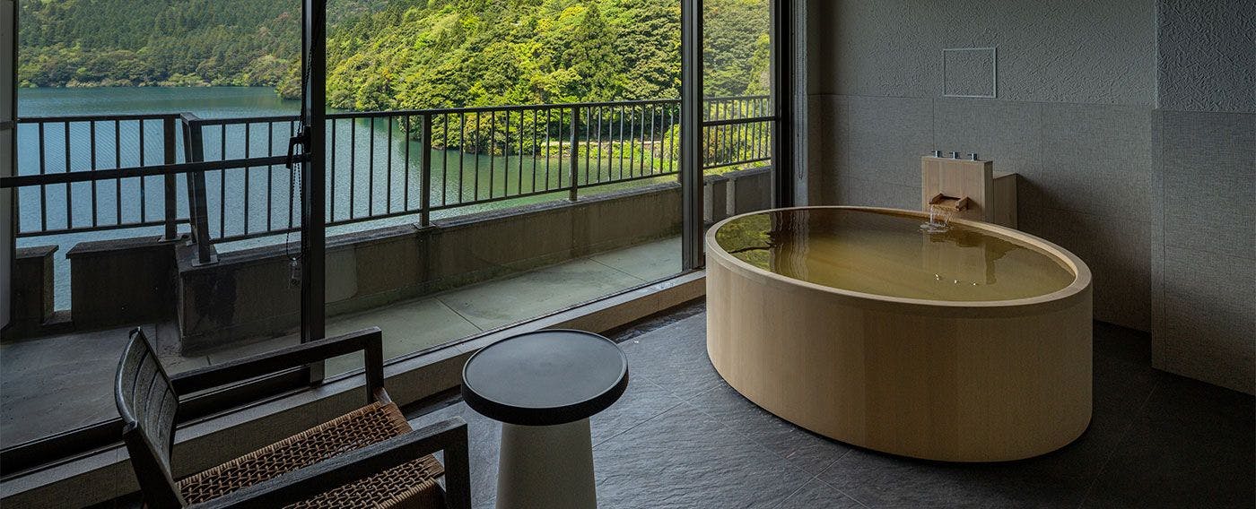 Unzen Onsen Gensen Kakenagashi & Oshidori no Ike wo Nozomu Bishoku no Yado Azumaen