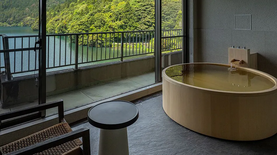 Unzen Onsen Gensen Kakenagashi & Oshidori no Ike wo Nozomu Bishoku no Yado Azumaen