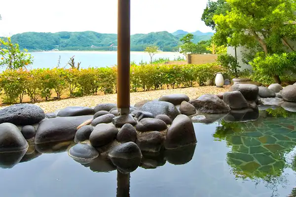 บ่อน้ำพุร้อนกลางแจ้ง