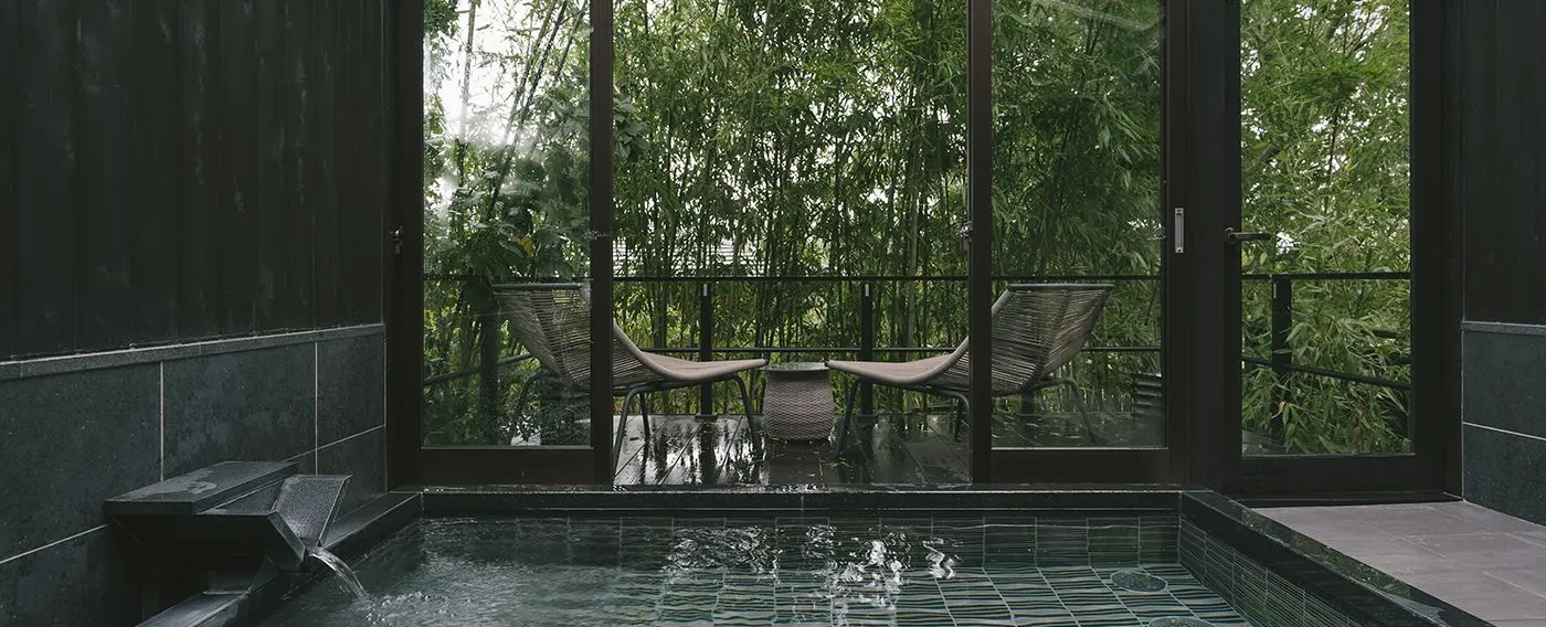 【每日僅接待一組貴賓・特別棟】夕日之浦溫泉注滿的房間浴池,附設蒸氣三溫暖