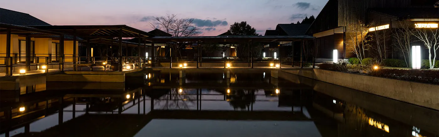 きりしま悠久の宿 一心:夕暮れの池