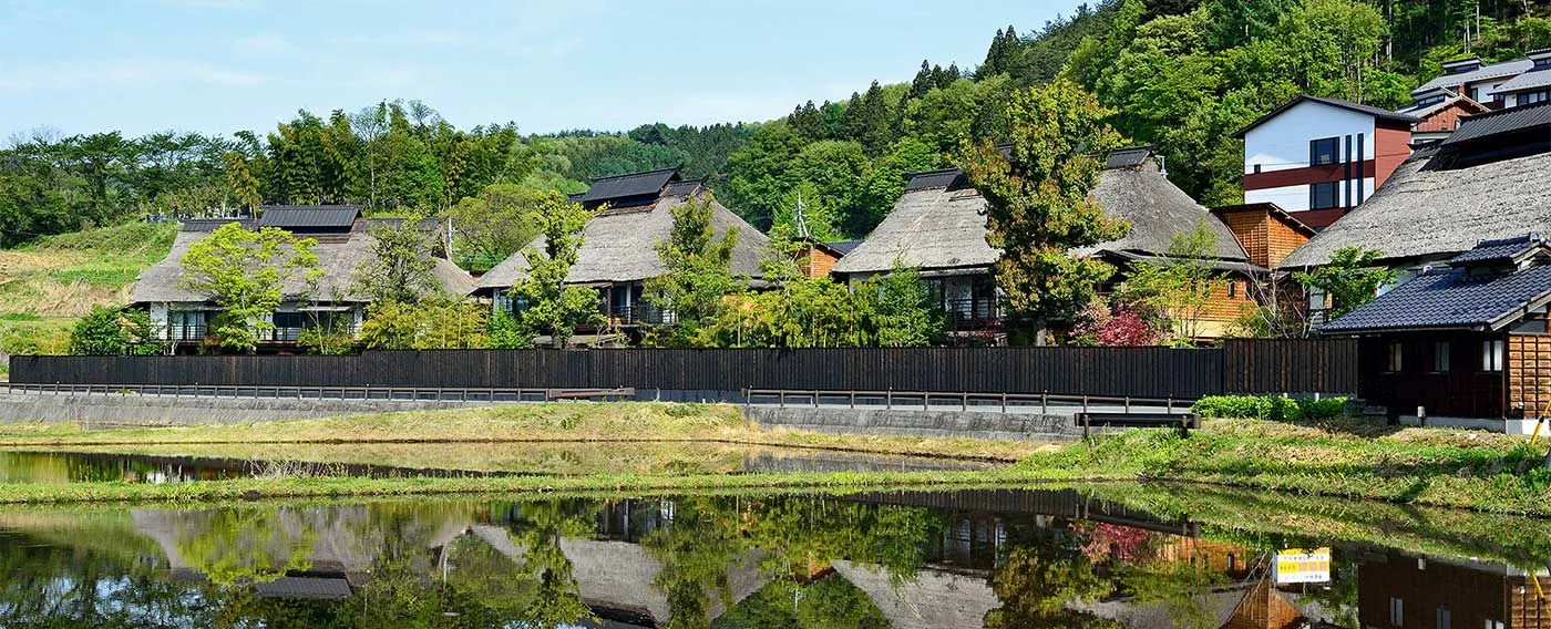 夏のかやぶき宿泊棟