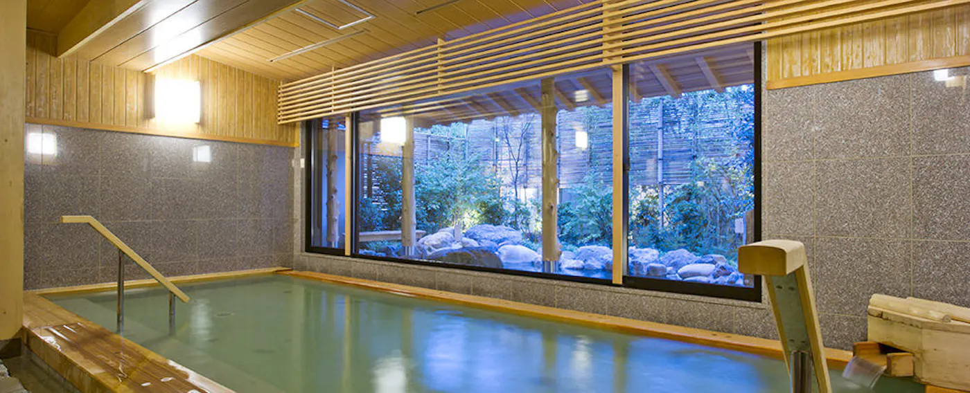 Mata air panas dan mandi