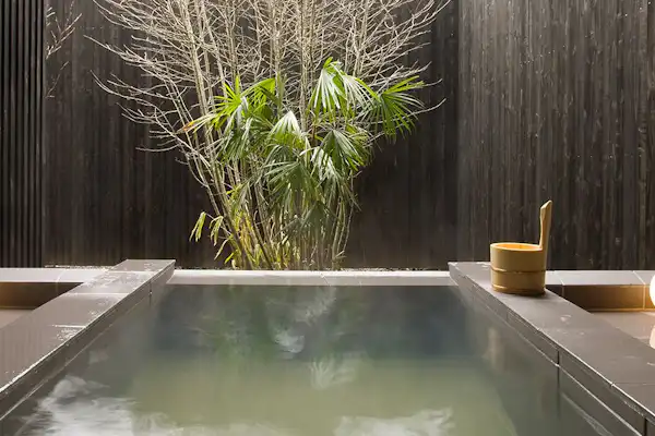 บ่อน้ำร้อนกลางแจ้งส่วนตัว