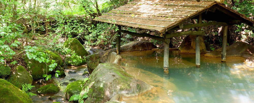 Mata air panas dan mandi