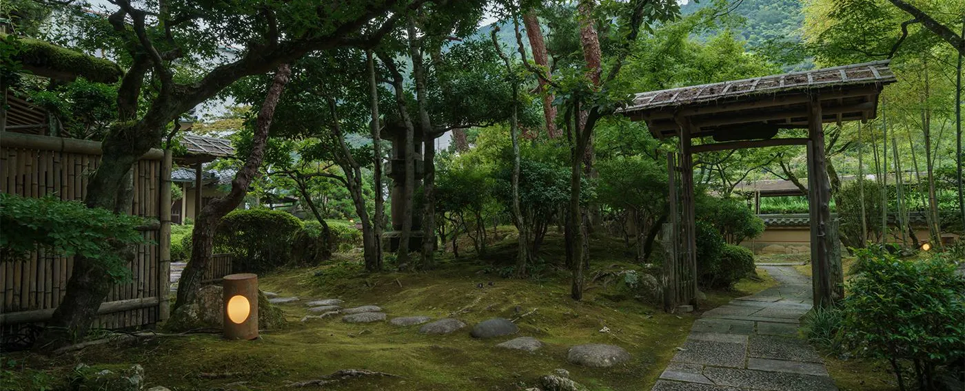 ทิวทัศน์สีเขียวสดของซันเก็นจะยะ