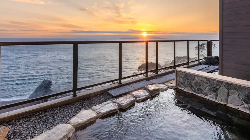 IZU RETREAT by Onko Chishin