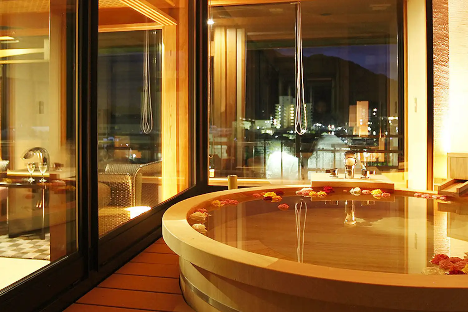 ห้องอาบน้ำกลางแจ้งส่วนตัว